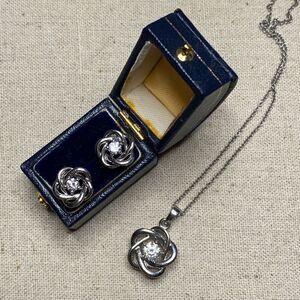 💛 Classic White Gold Plated CZ Rose Necklace & Earring Set